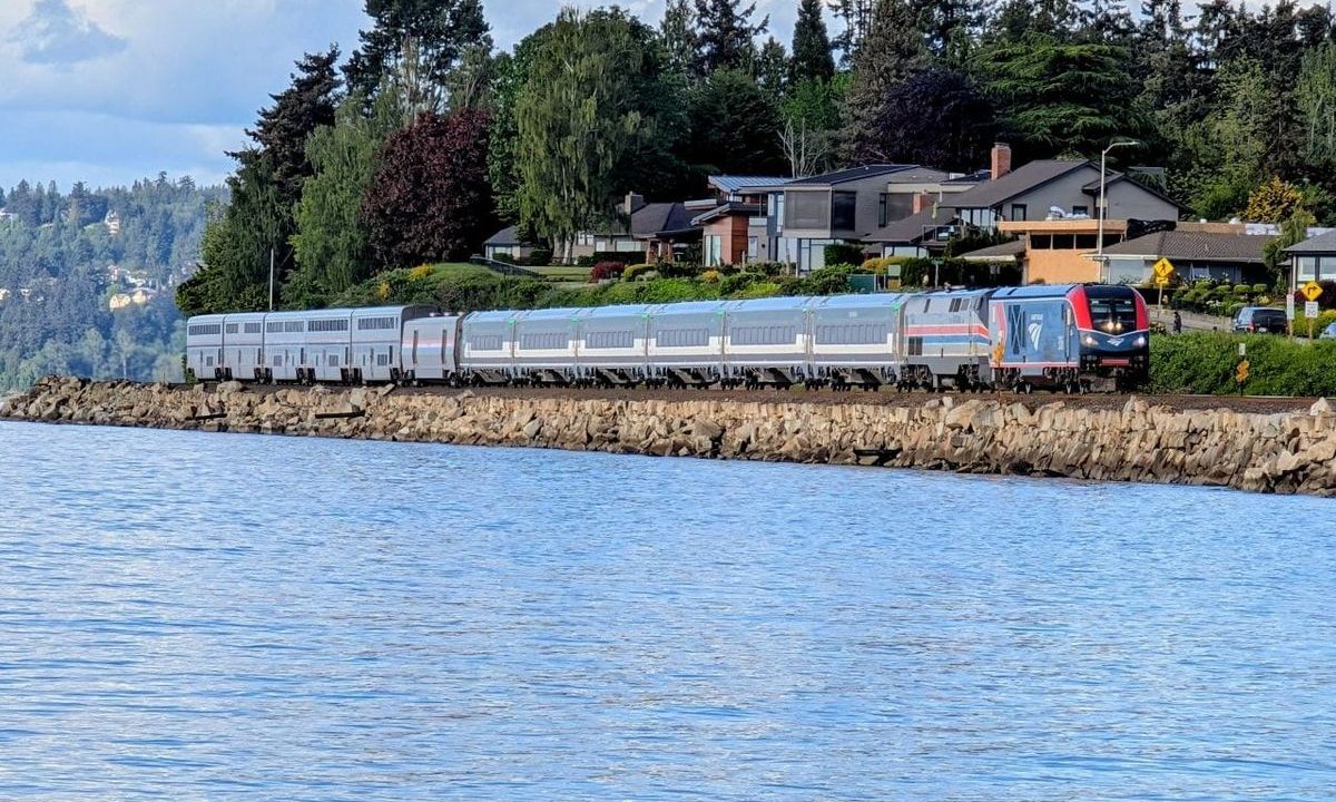 First Amtrak Cascades ‘Airos’ Arrive in Seattle for Testing