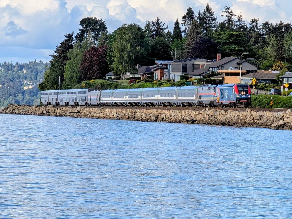 First Amtrak Cascades ‘Airos’ Arrive in Seattle for Testing