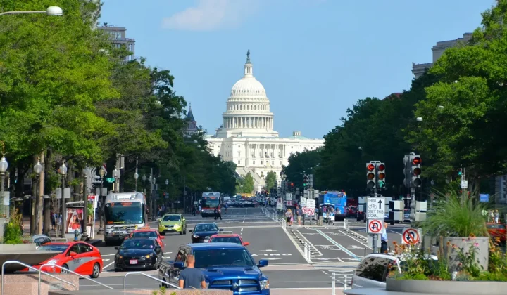 Uber and Lyft Lobby for Ride-Sharing Liability Shield in US Transportation Bill