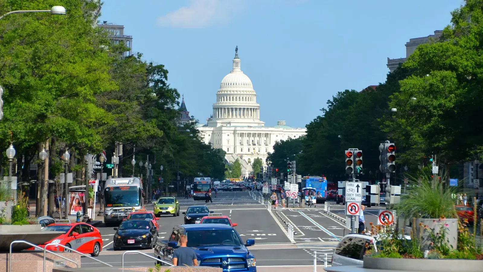 Logos of Uber and Lyft displayed prominently with the United States Capitol building visible.