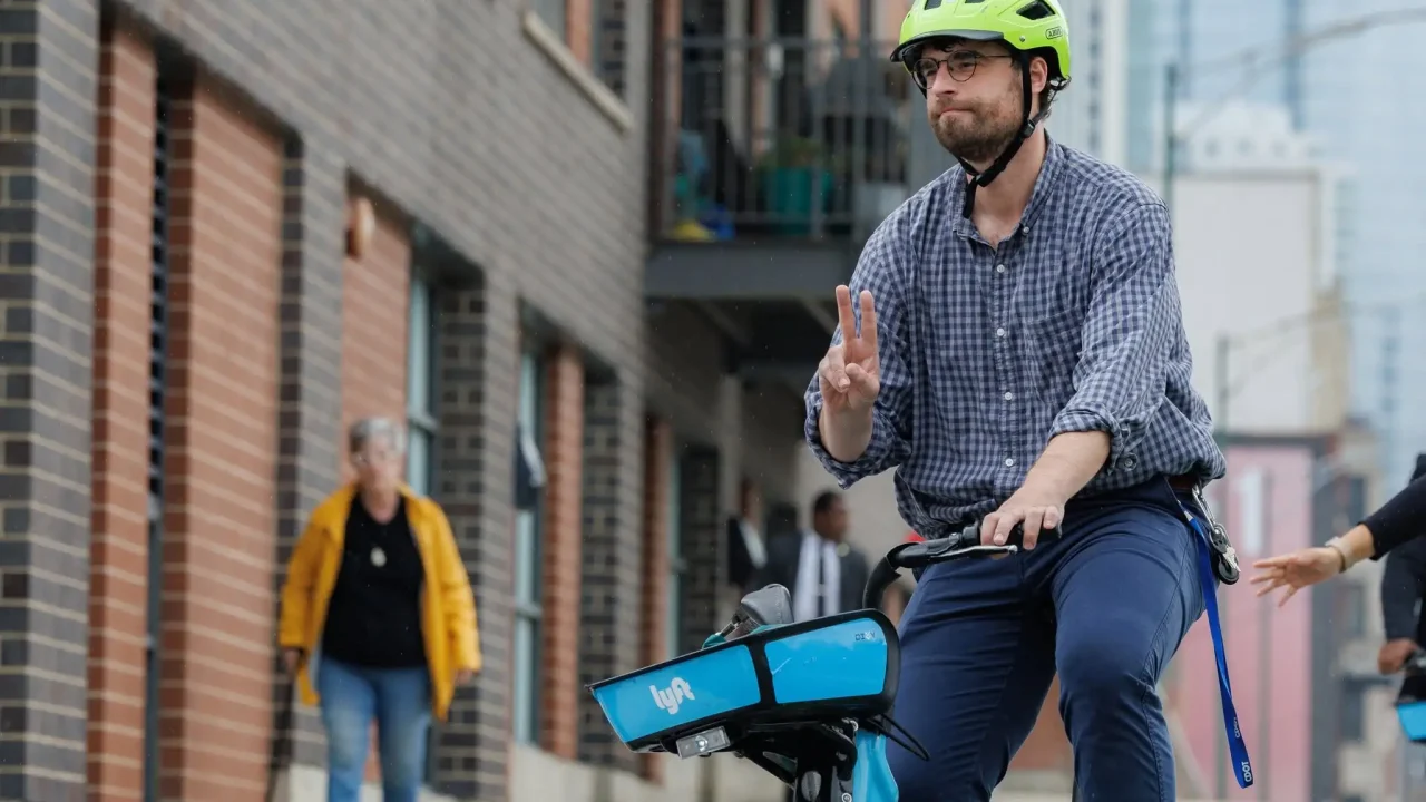 Chicago Advocates Demand Protected Bike Lanes After Cyclist Fatality