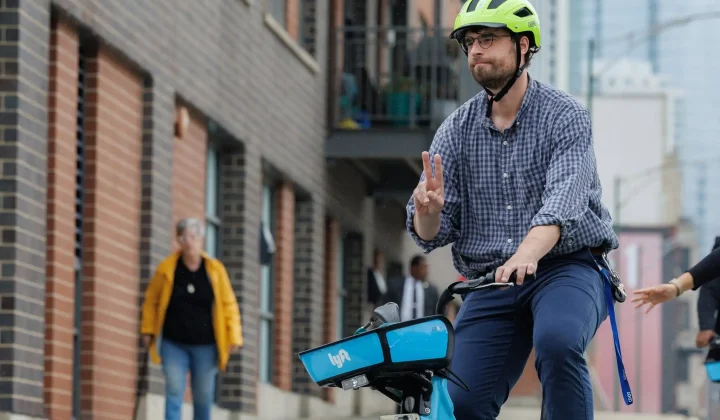 Chicago Advocates Demand Protected Bike Lanes After Cyclist Fatality