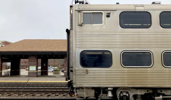 Illinois Transit Legislation Sees Cleanup Bill Amid Funding Concerns