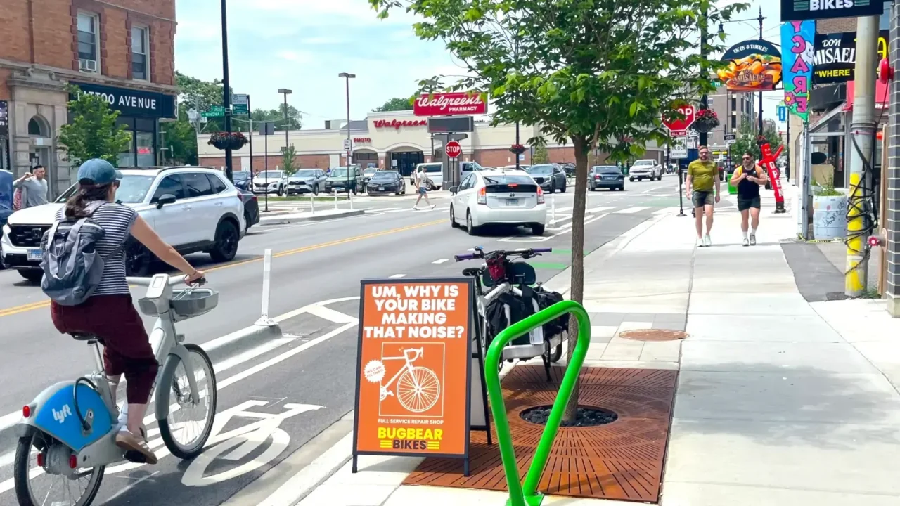 Lincoln Avenue Protected Bike Lanes Open in Chicago After Community Debate