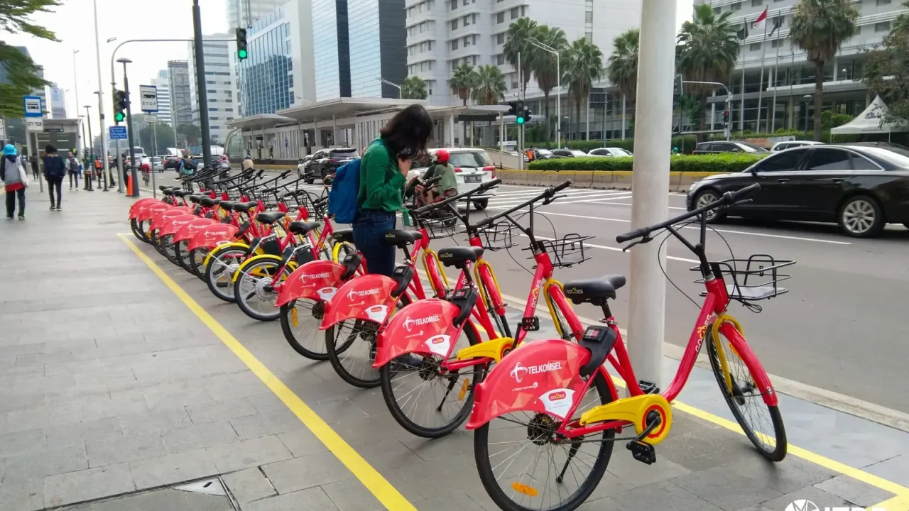 What London can learn from Jakarta’s bike-share revival push