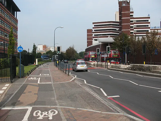 Global Review Highlights Flaws in Bike Lane Design, Offering Lessons for London