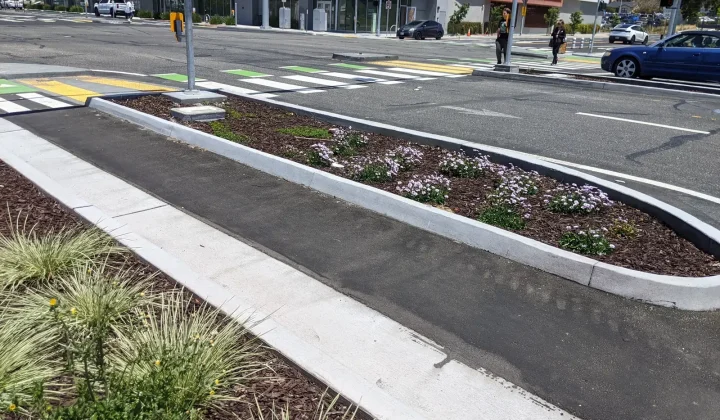 El Cerrito’s San Pablo Avenue Unveils Curb-Protected Bike Lanes in Streetsblog Sneak Peek