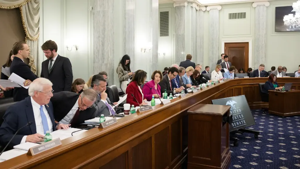 Senate Democrats Push for Overhaul of US Surface Transportation Funding